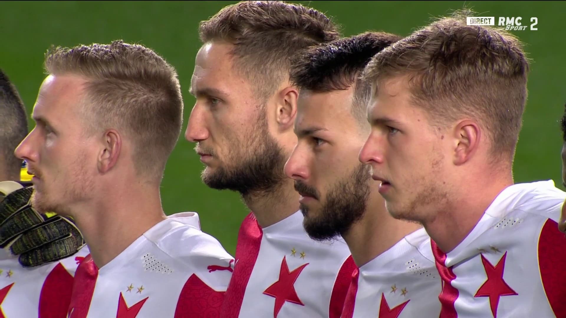 Les joueurs du Slavia n'ont pas mis genou à terre Les joueurs du Slavia n'ont pas mis genou à terre