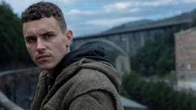 Aron Piper dans la série Netflix espagnole "El Silencio".