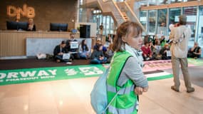 Greta Thunberg et des militants d'Extinction Rebellion ont bloqué l'accès à la banque centrale norvégienne à Oslo le 22 août 2025.