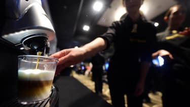 Starbucks se positionne ainsi sur le marché européen très juteux des dosettes pour machines Nespresso.