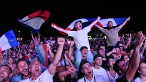 Des supporters français dans une fan zone.