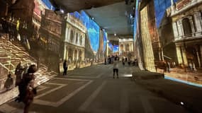 Des visiteurs aux Carrières de Lumière de Baux-de-Provence en juin 2022