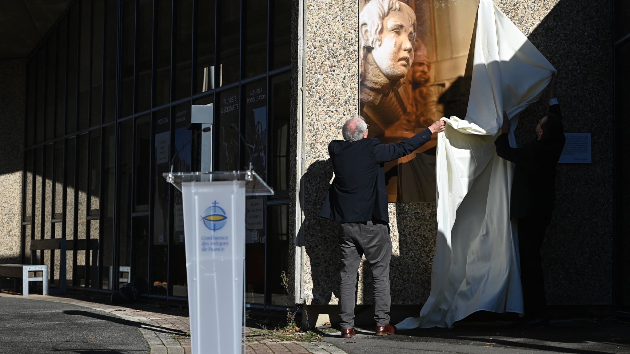 La photo d'une oeuvre, réalisée par une victime de l'Église catholique, dévoilée à Lourdes le 6 novembre 2021