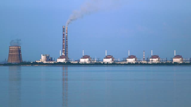 La centrale nucléaire Zaporijjia en Ukraine. C'est la plus grande d'Europe avec une puissance nominale de 6000 MW.