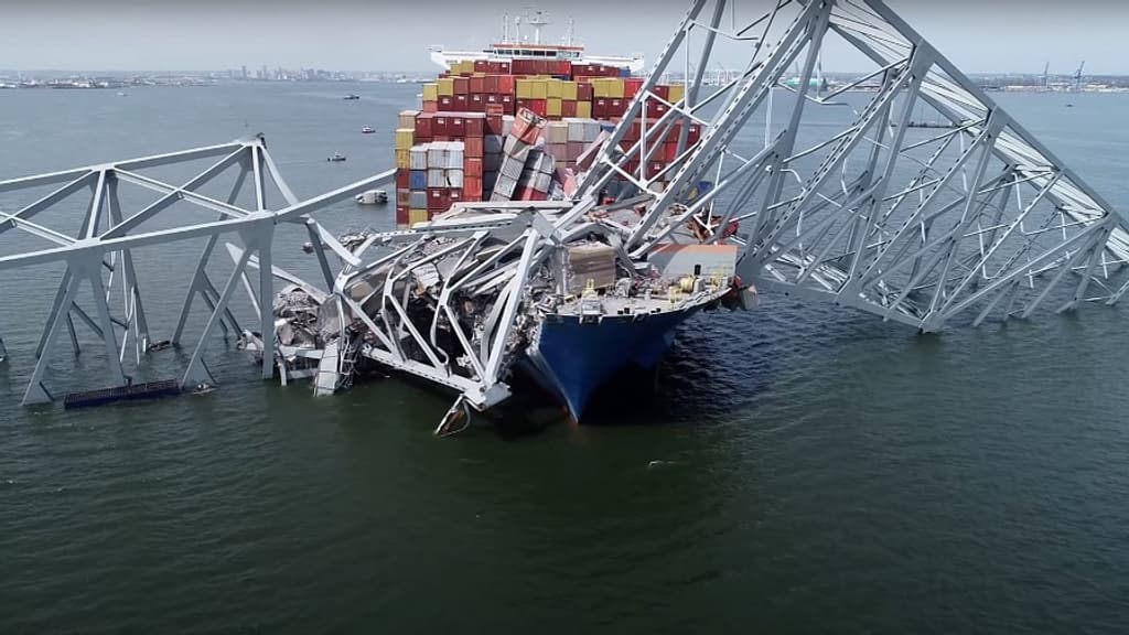Le navire porte-conteneurs a percuté la pile d'un grand pont autoroutier de Baltimore, le 26 mars 2024