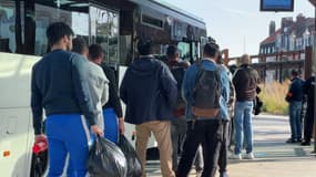 Des centaines de migrants empruntent chaque jour les bus Transdev longeant le littoral entre Boulogne-sur-Mer et Dunkerque.