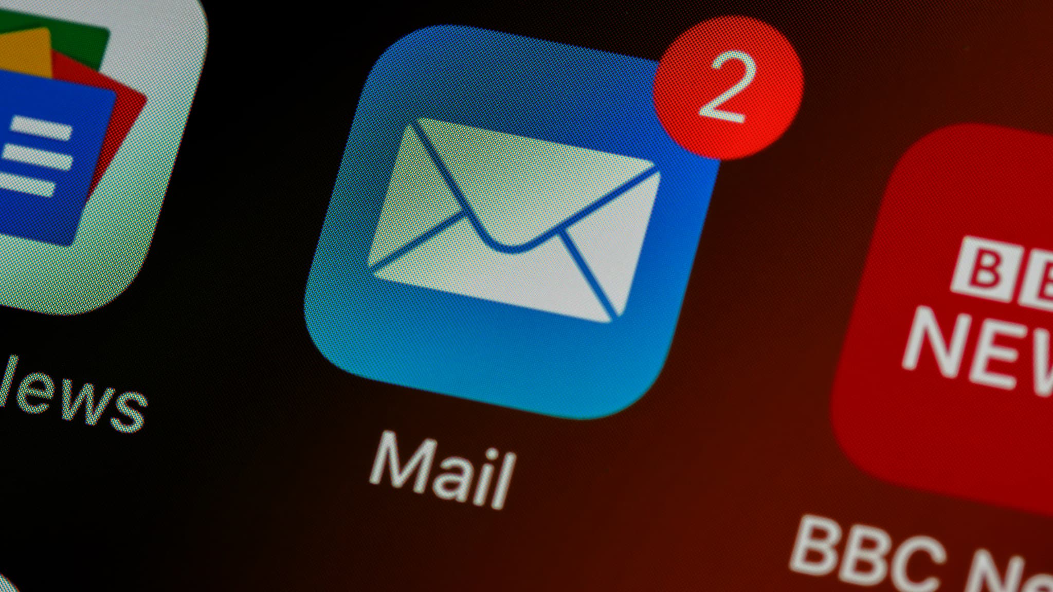 ARNAQUE À LA SEXTORSION: COMMENT LES ESCROCS FONT POUR USURPER VOTRE ADRESSE MAIL ET POURQUOI ELLE N'EST PAS EN DANGER