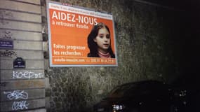 Un avis de recherche lancé après la disparition d'Estelle Mouzin, sur un mur de Paris, le 15 mars 2003