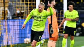 La joie de l'attaquant norvégien de Dortmund, Erling Haaland, après avoir marqué à domicile le 5e but, et son 2e personnel, contre le Besiktas, lors de la 6e journée du groupe C de la Ligue des Champions, le 7 décembre 2021