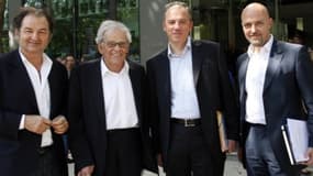 Claude Perdriel (deuxième en partant de la gauche) resterait actionnaire du Nouvel Observateur.