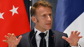 Emmanuel Macron lors d'une conférence de presse à Singapour le 30 mai 2025