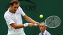 Daniil Medvedev opposé au Polonais Hubert Hurkacz à Wimbledon le 5 juillet 2021, avant le report de leur match pour cause de pluie
