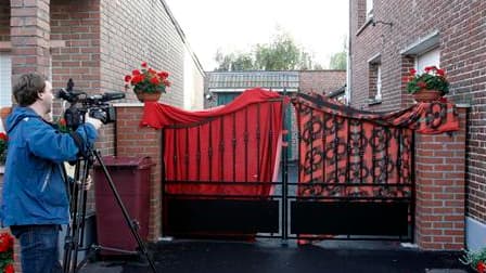 L'entrée d'une maison de Villers-au-Tertre, près de Douai, dans le Nord, où des cadavres de nouveau-nés ont été découverts mardi. La mère de ces huit bébés devrait être mise en examen pour "homicides volontaires de mineurs de moins de quinze ans" et le pè