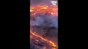 En Islande, un hélicoptère survole et filme l'éruption volcanique à 40 km de la capitale