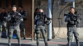Des policiers israéliens près de la mosquée du Dôme du Rocher à Jérusalem-Est, le 18 juin 2023. Photo d'illustration