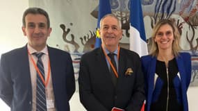 Au centre, Claude Roustan, président de la fédération nationale de la pêche en France, accompagné à gauche par Hamid Oumoussa, directeur général de la fédération, et à droite par Agnès Pannier-Runacher, ministre de la Transition écologique.