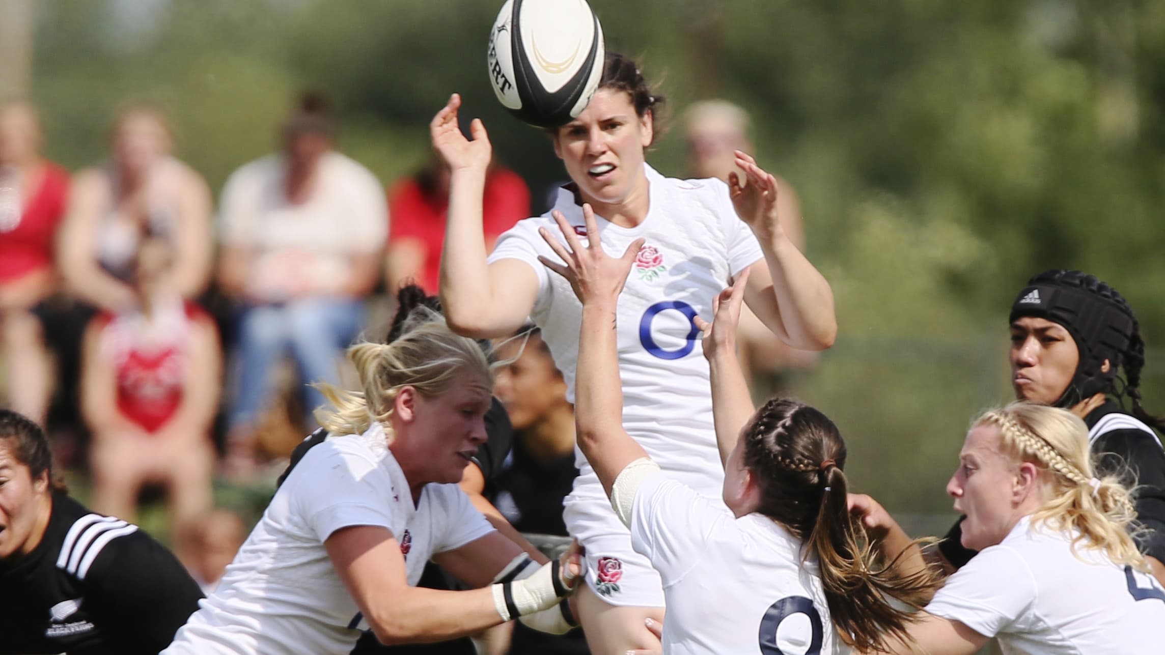 Des joueuses de rugby posent nues avant de fouler Twickenham