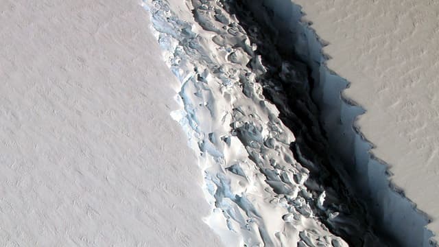 Cette photo de la Nasa montre de 90m de large sur la banquise en Antarctique