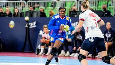 Grace Zaadi lors de Norvège-France à l'Euro de handball, le 18 novembre 2022