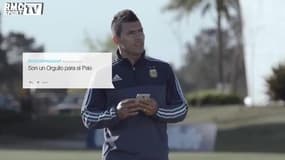 Agüero écrit sur Twitter… avec ses frappes de balle