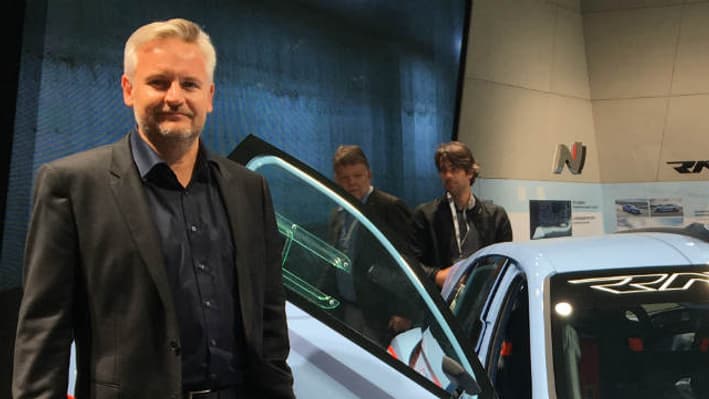 "Nous nous sommes lâchés!", nous a expliqué sur le Mondial Raphaël Brétécher, responsable du design pour Hyundai Europe. "Nous nous sommes lâchés!", nous a expliqué sur le Mondial Raphaël Brétécher, responsable du design pour Hyundai Europe.