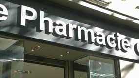 La devanture d'une pharmacie parisienne