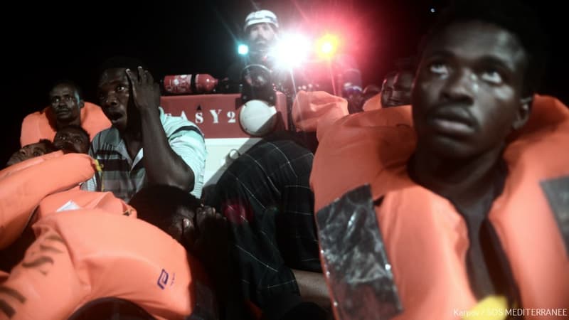 Des migrants lors d'une opération de secours de l'Aquarius le 9 juin 2018.
