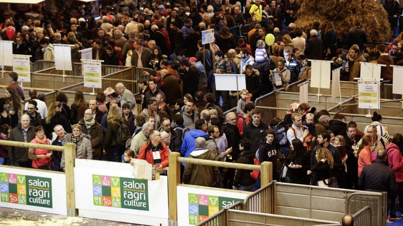 Dans les allées du Salon de l'agriculture à Paris le 25  février 2017.