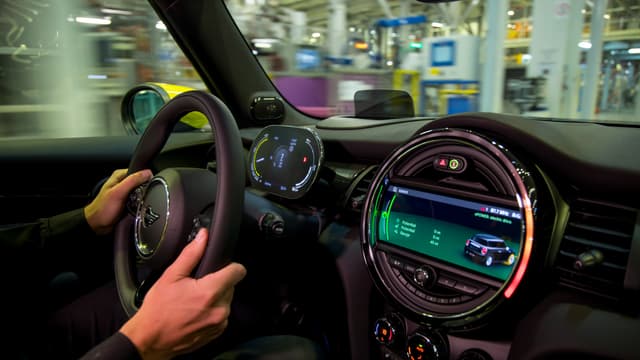 Signaux sonores et visuels omniprésents, corrections de trajectoire intempestives... Les automobilistes ne seraient-ils pas en train de se lasser des systèmes de sécurité active... qu'ils ont été les premiers à plébisciter?