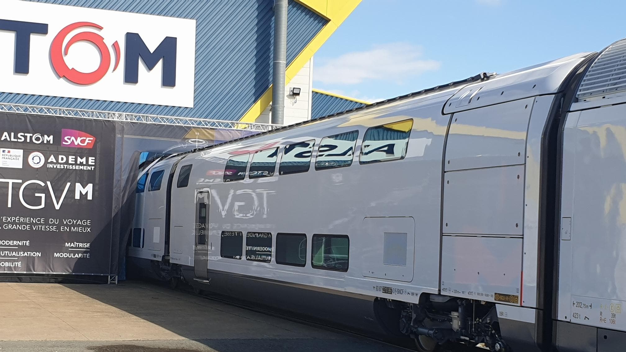 Ce vendredi 09 septembre a été présenté à la Rochelle une rame complète du nouveau TGV M. Ce vendredi 09 septembre a été présenté à la Rochelle une rame complète du nouveau TGV M.