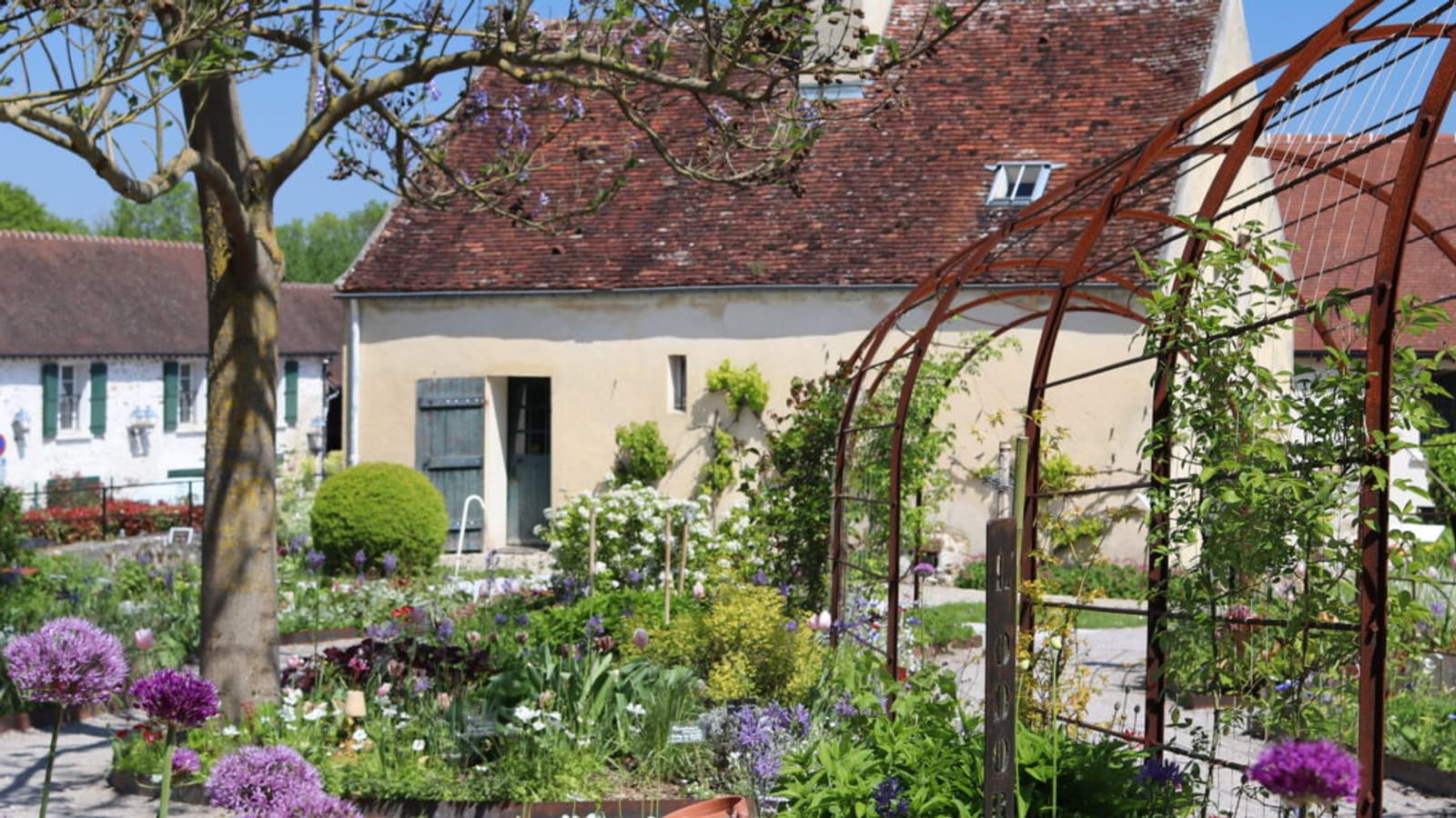 Le jardin de la Maison natale de Louis Braille à Coupvray (Seine-et-Marne). Le jardin de la Maison natale de Louis Braille à Coupvray (Seine-et-Marne).