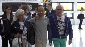 L'ex-otage français en Iran Louis Arnaud lors de son arrivée au Bourget le jeudi 13 juin 2024