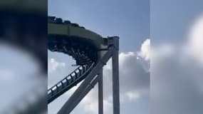 Capture d'écran d'une vidéo d'un visiteur du parc d'attraction américain Carowinds (Caroline du Nord) ayant filmé une attraction défectueuse le 30 juin 2023.