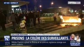 En colère, une centaine de surveillants bloque l'accès à la prison de Condé-sur-Sarthe après l'attaque de ce mardi