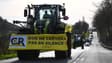 Des agriculteurs français conduisant des tracteurs en convoi, avec une banderole de la Coordination rurale 47, à Villeneuve-sur-Lot (Lot-et-Garonne), le 29 janvier 2024 (photo d'illustration).