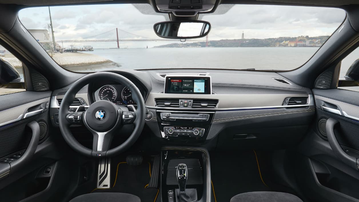 Après l'intérieur orange de notre première version d'essai, l'alcantara noir s'est révélé tout de même plus reposant pour les yeux.