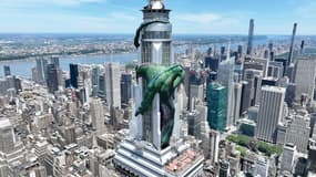 Un dragon géant gonflable installé au sommet de l'Empire State Building à New York pour la série "House of the Dragon", le 17 juin 2024.