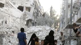 Des habitations bombardées le 23 septembre 2016 à Alep, en Syrie 