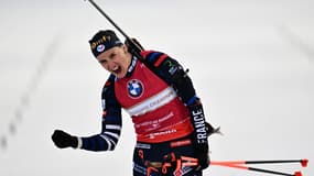 Julia Simon lors de la poursuite des Mondiaux de Nove Mesto, le 11 février 2024.