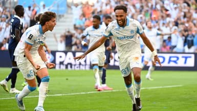 Leonardo Balerdi et Pierre-Emerick Aubameyang lors de Marseille-Paris FC, le 23 août 2025. 