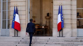 Le Premier ministre Gabriel Attal dans la cour de Matignon après l'annonce des résultats du second tour des élections législatives, le 7 juillet 2024.
