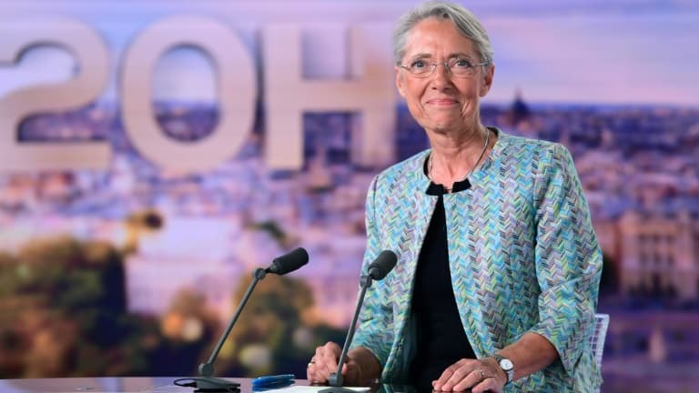 La Première ministre Elisabeth Borne sur le plateau du 20 heures de TF1, le 20 mai 2022 à Boulogne-Billancourt, près de Paris