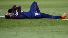 Neymar blessé sur la pelouse du Parc des Princes 