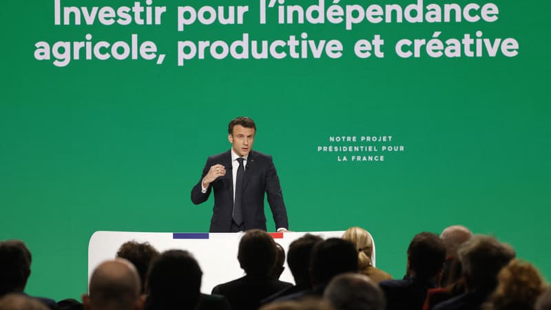 Emmanuel Macron présente son programme le 17 mars 2022 à Aubervilliers. 