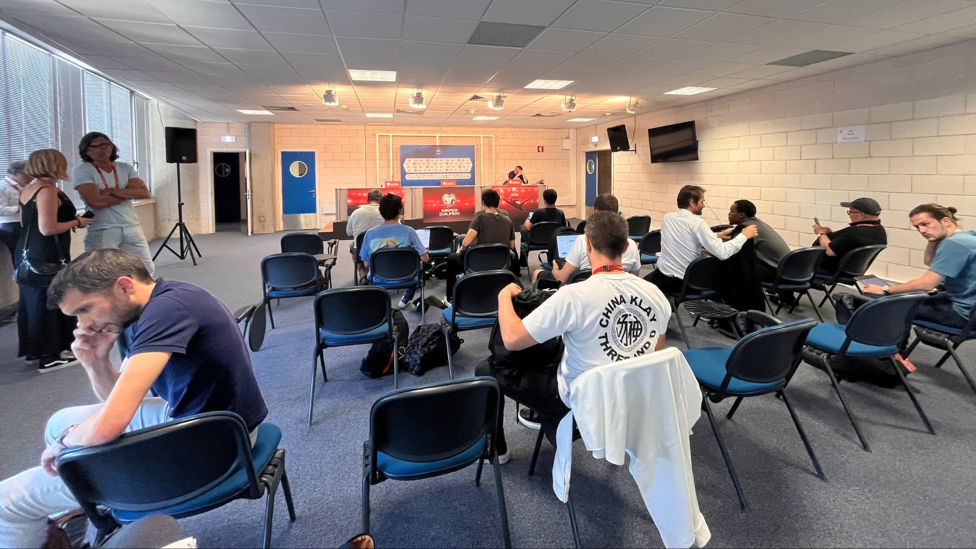 Environ 20 journalistes espagnols ont fait le déplacement pour la conf de Mbappé le 15/06/23