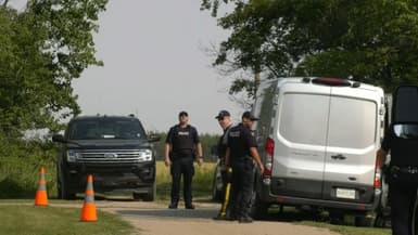 Des policiers canadiens sur les lieux de l'une des agressions mortelles au couteau, le 4 septembre 2022