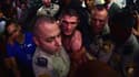 Khabib Nurmagomedov escorté hors de la salle