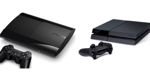 A gauche, la PS3 et à droite, la PS4