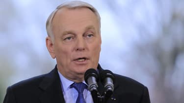 Jean-Marc Ayrault a appelé samedi les socialistes à surmonter le choc de l'affaire Cahuzac et a exclu tout changement de cap économique et budgétaire, ainsi que tout recul sur la totale transparence prévue pour les parlementaires. /Photo prise le 11 avril
