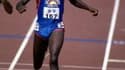Le Roi Carl, ici en action en 1988, doute d'Usain Bolt, la nouvelle star de l'athlétisme mondiale, 20 ans plus tard, en 2008.